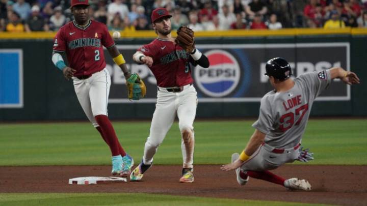 Cora gets 600th win with Red Sox after 7