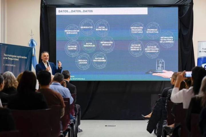 Capacitacitaron a empleados legislativos sobre seguridad digital