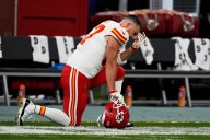 Travis Kelce, de Chiefs, asume responsabilidad por la lesión de Xavier Worthy en Brasil