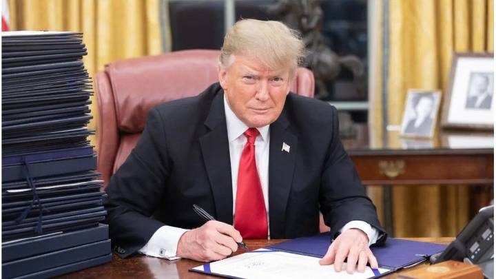 Donald Trump anunció que fuerzas de EE.UU. hundieron una embarcación con drogas procedente de Venezuela