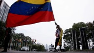 El plan que busca resolver el futuro migratorio de miles de venezolanos en EE. UU.