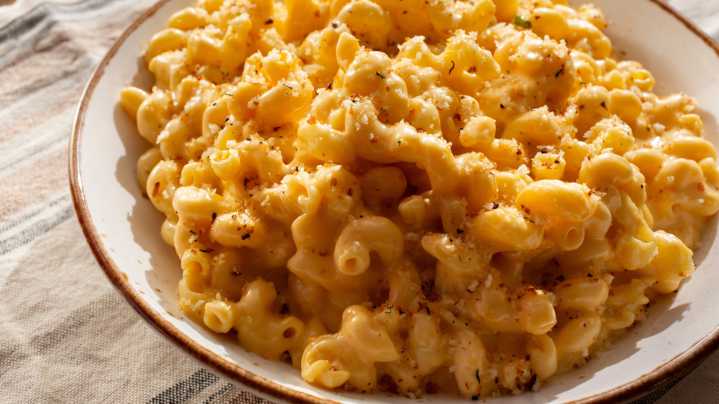 Next Time You Make Mac And Cheese, Add One Canned Ingredient Right Into The Sauce