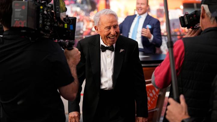 Lee Corso ends GameDay run with perfect week of picks