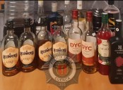 Denuncian a seis jóvenes por estar practicando botellón
