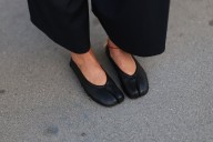 Tenemos que hablar de la manicura ‘tabi’ que está dividiendo a la redacción de Glamour