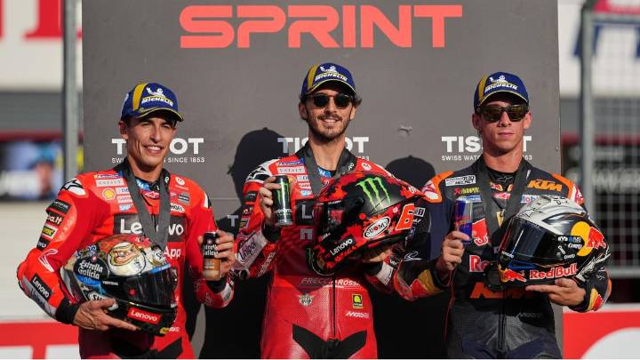 Márquez se asegura (casi) el título corriendo a rebufo de Bagnaia