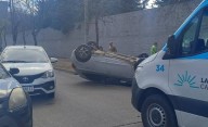VIDEO.- La Plata: triple choque y vuelco en plena calle 8
