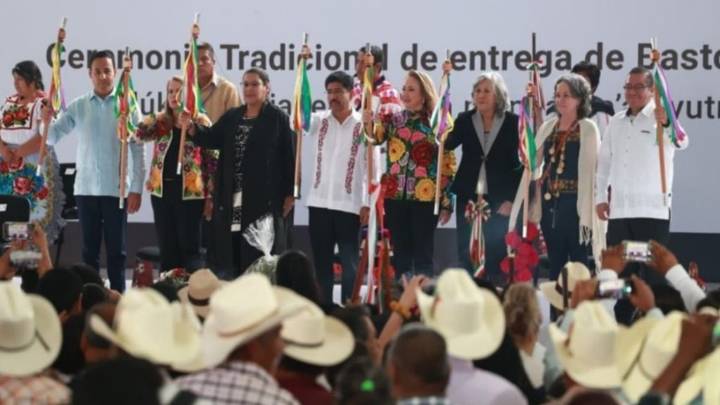 Jornada histórica en México: ministros electos de la SCJN reciben bastón de mando indígena