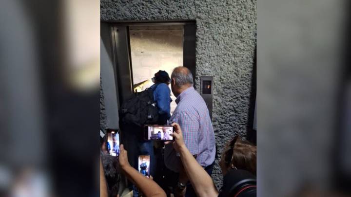 Falla otra vez elevador de Congreso estatal; siguen esperando refacciones