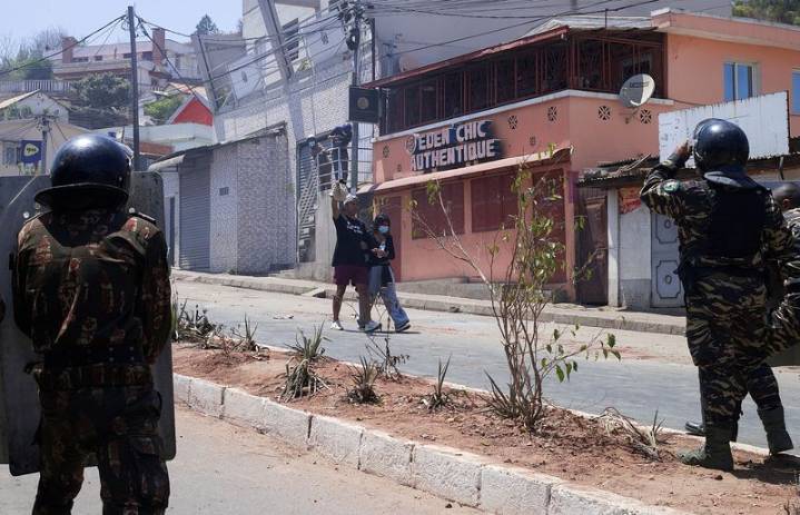 Madagascar protesters return to streets despite move to dissolve government