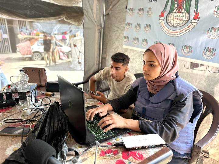 La impotencia de una periodista palestina ante la nueva expulsión decretada por Israel: “¿A dónde iremos si tenemos que marcharnos de Gaza?”