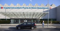 Pérez-Reverte ensalza la labor de este hospital de Madrid: «Tiene sanitarios eficaces, son admirables»