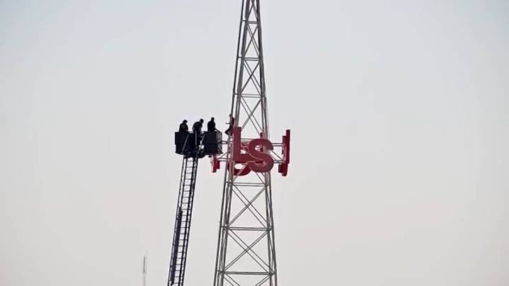 Man remains atop Lamar State College Port Arthur radio tower more than 24 hours after climb begins