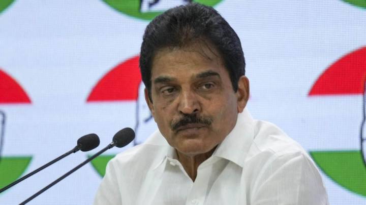 Venugopal writes to Shah flagging ex-ABVP leader's 'threat' to Rahul