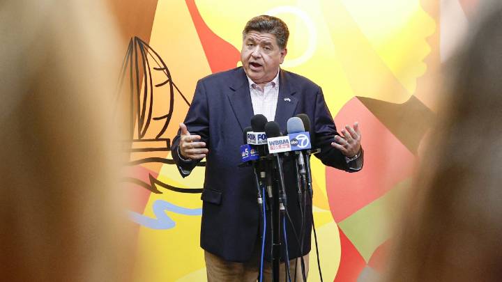 Los republicanos acusan a Pritzker de aumentar la retórica contra los agentes del ICE