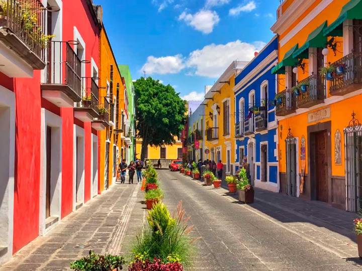 Familia es víctima se secuestro virtual en hotel de Puebla; exigían 300 mil pesos por ellos