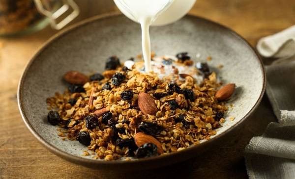 Receta de granola casera para ponerle al yogurt en desayunos y meriendas