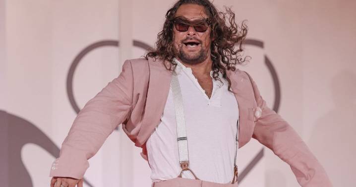 Photos: Jason Momoa Surprises Venice by Matching His Pink Suit With Toenails