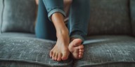 Pies y salud: 11 síntomas que pueden  anticipar enfermedades graves, según especialistas