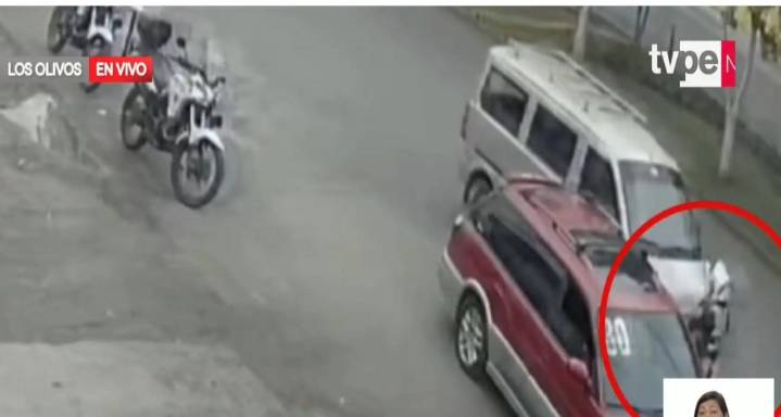 Mujer policía fue atropellada por miniván en Los Olivos: chofer se fugó