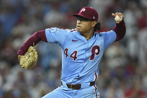 Luzardo retira a 22 seguidos tras mal inicio; Filis barren a Mets y atisban título divisional