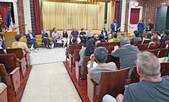 Residents meet to save green space
