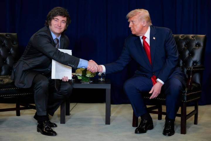 Javier Milei mantiene su primera reunión oficial con Donald Trump y le agradece su respaldo electoral
