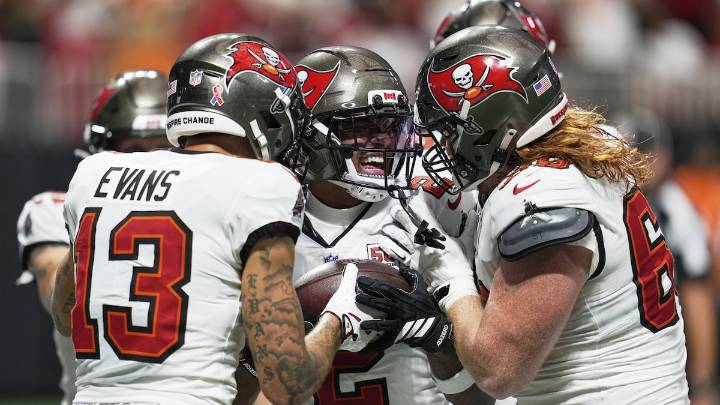 Bucs get 2 TDs from rookie receiver, survive a missed PAT in Atlanta