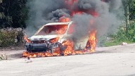 Pierde su vehículo en voraz incendio en el sur de Mérida