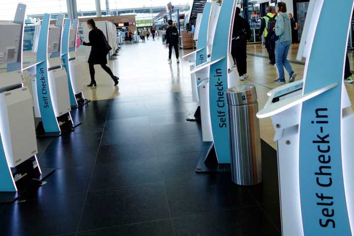 Los efectos del ciberataque a la facturación en tres aeropuertos europeos continúan por 2do día