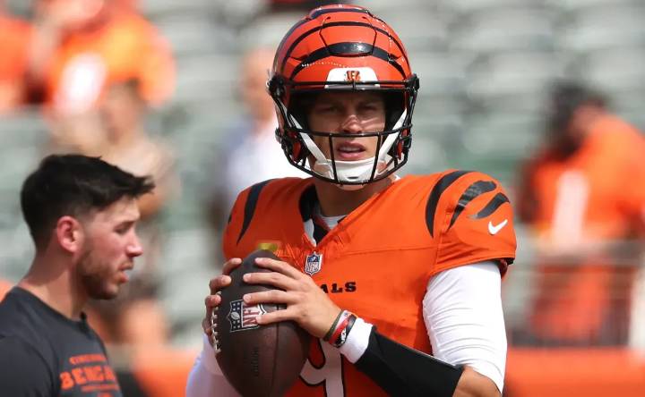 Video: Joe Burrow leaves Bengals vs Jaguars with apparent injury in second quarter