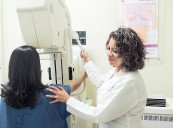 Saltillo ofrece mastografías y citologías gratuitas para prevenir cáncer en mujeres