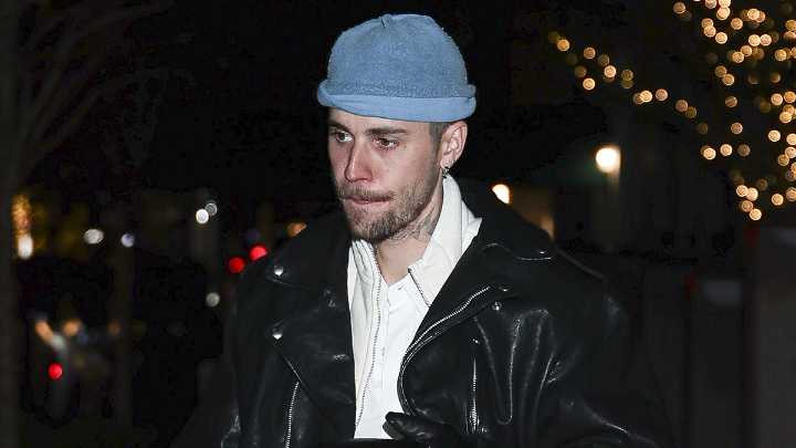 Justin Bieber addresses speculation about his wellbeing on Swag II 