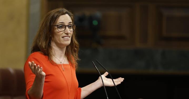 El Gobierno aprueba el proyecto de ley antitabaco que prohíbe fumar en las terrazas y prevé sanciones de 600.000 euros