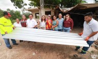 Atenea Gómez Ricalde fortalece la seguridad de las familias con entrega de láminas en Ciudad Mujeres
