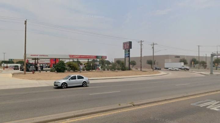 Alertan por bomba en gasolinera de Laredo; piden a la comunidad alejarse de la zona