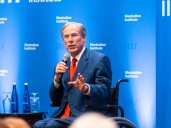 En Texas: Greg Abbott celebró el arresto de una estudiante que se burló de la muerte de Charlie Kirk