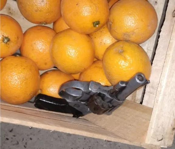 Intentó robar a mano armada en un kiosco y terminó tirando el arma en una verduleria