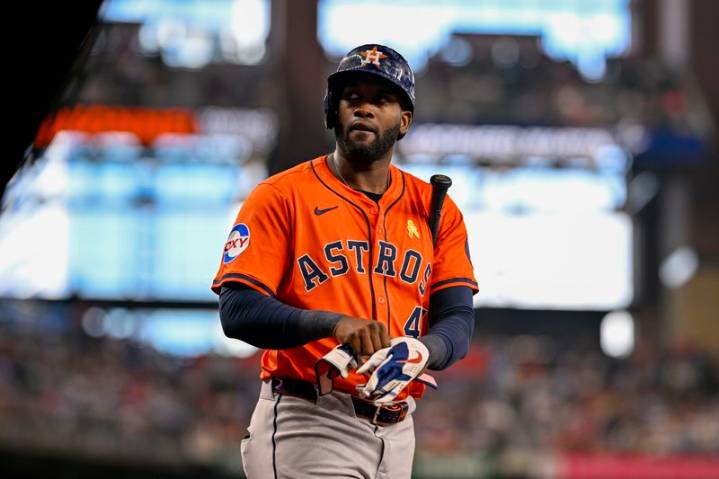 Astros' Yordan Alvarez out indefinitely after spraining ankle