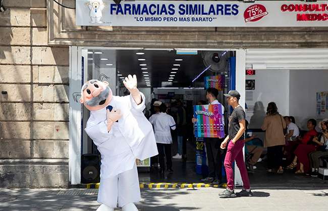 Bailará Dr. Simi en Estados Unidos; venderá sus productos