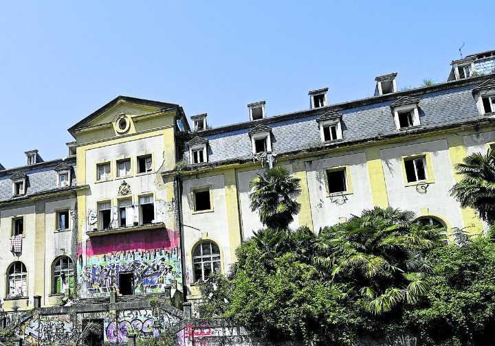 El recurso de un okupa aplaza 'sine die' el desalojo del antiguo colegio en Martutene