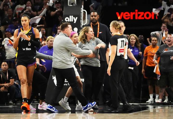 Deadspin | Lynx coach Cheryl Reeve fumes after Napheesa Collier gets hurt in loss