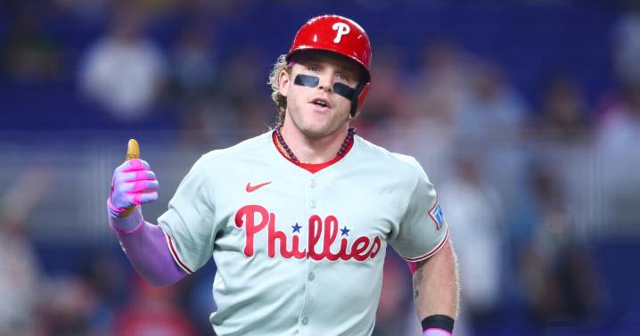 Phillies fan explains why he plucked a home run ball from his son's glove and gave it to a total stranger