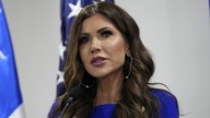 Kristi Noem Looks Nothing Like Her Sister & Plastic Surgery May Be To Blame