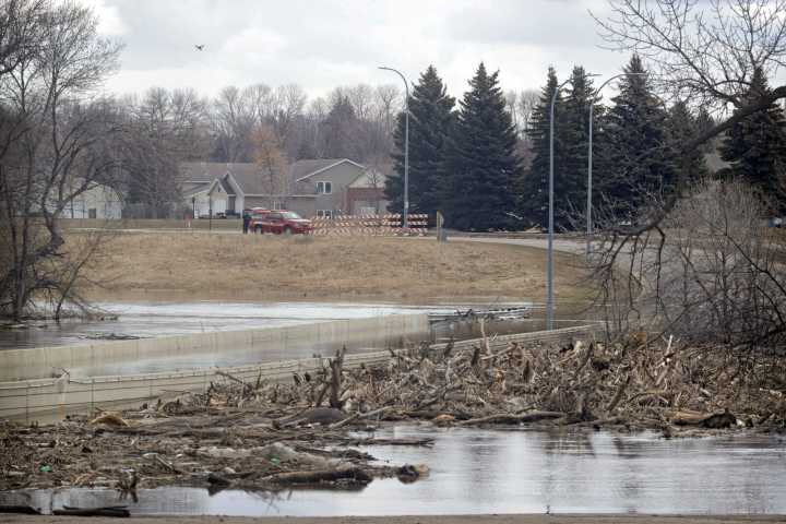 Community invited to provide input on proposed Red River bridge replacement in the north metro