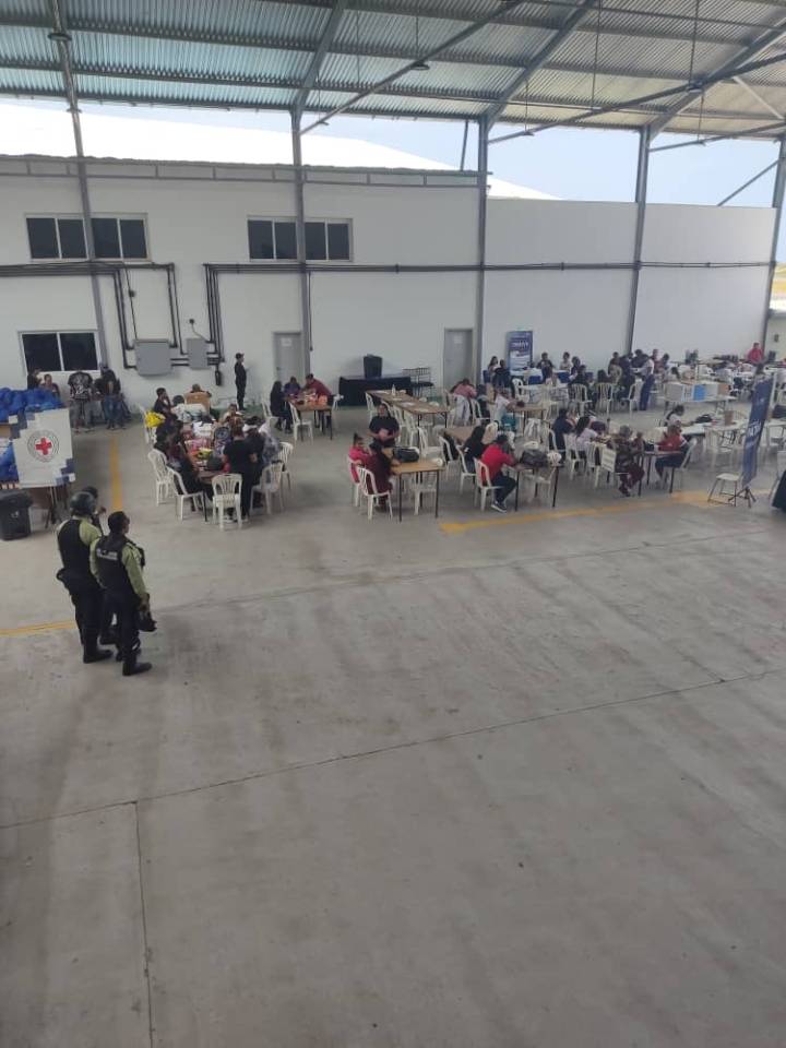 En precarias condiciones médicos destacados en el aeropuerto internacional