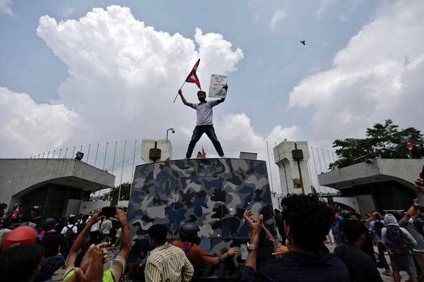 Nepal’s Interim Leader Balances Peace Efforts And Party Dissent