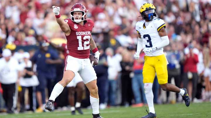 How OU's Jaren Kanak isn't first LB to star at TE under Ben Arbuckle