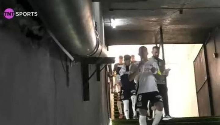 Captan qué le dijo Esteban Pavez a Vicente Pizarro en el túnel del estadio Monumental: "Acuérdese no más"