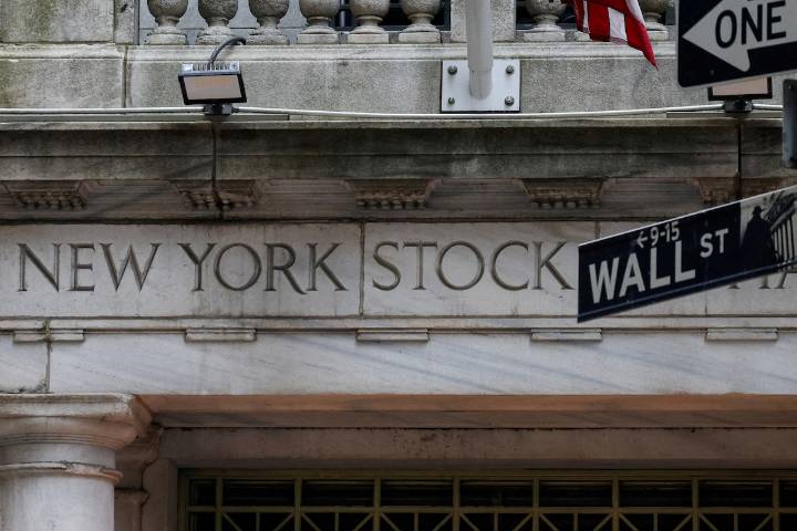 Hedge funds still cautious on U.S. stocks going into fragile September
